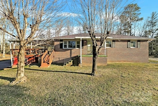 44 Tuttle Rd, Hendersonville, NC 28792