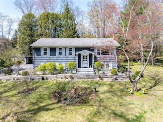 25 Twin Lakes Rd, South Salem, NY 10590