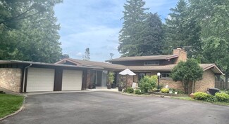 525 Springhill Dr, Roselle, IL 60172