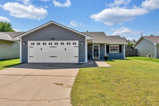 5823 E Pembrook St, Wichita, KS 67220