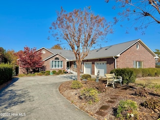 459 Chadwick Shores Dr, Sneads Ferry, NC 28460