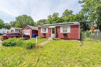 82 Redfern Dr, Springfield, MA 01109