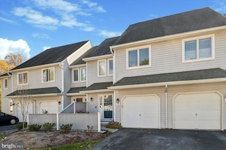 100 E Thomas Ct, Kennett Square, PA 19348