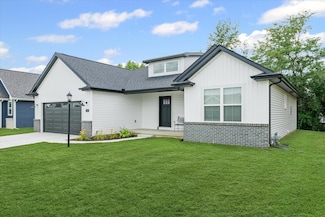 705 Cole Ln, Mahomet, IL 61853