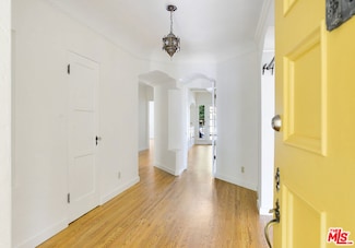 6137 W 6th St, Los Angeles, CA 90048