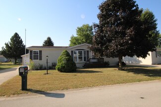5475 Ebonywood Ln, Roscoe, IL 61073
