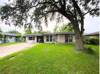 5767 Flamingo Dr, Houston, TX 77033