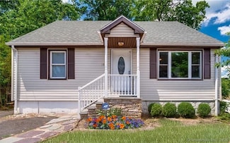1825 Chopsey Hill Rd, Bridgeport, CT 06606
