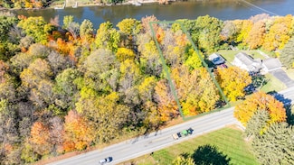 4166 River Rd, Sodus, MI 49126