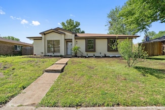1742 Canterbury Ln, Lewisville, TX 75067