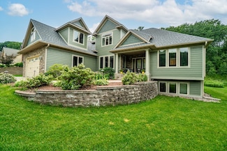 4616 Oakwood Hills Pkwy, Eau Claire, WI 54701