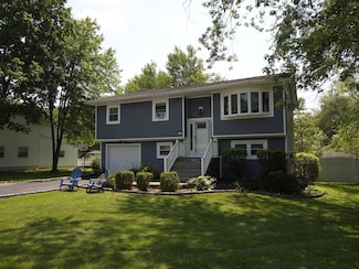 91 Sutton Park Rd, Poughkeepsie, NY 12603