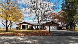 15248 Teaberry Ct, Medaryville, IN 47957