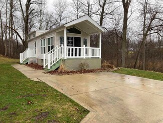 135 Lane 150a Hamilton Lake, Hamilton, IN 46742