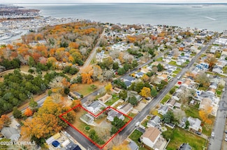 63 Illinois Ave, Waretown, NJ 08758