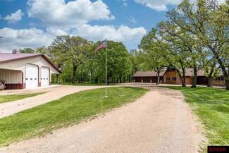 60501 Valley Hills Dr, New Ulm, MN 56073