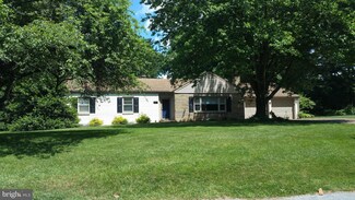 13215 Hillandale Rd, Hagerstown, MD 21742