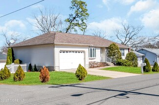 82 Bowline St, Beachwood, NJ 08722