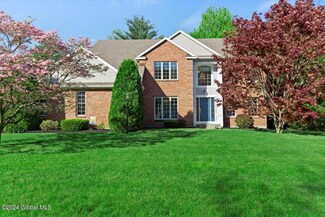 27 Pinecrest Dr, Schenectady, NY 12309