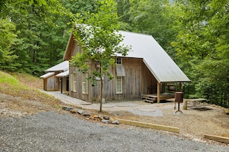 228 Rack Rd, Bon Aqua, TN 37025