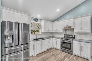 12 Hillcrest Ln, Little Egg Harbor Township, NJ 08087