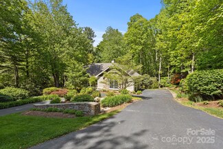 137 Berry Creek Dr, Flat Rock, NC 28731