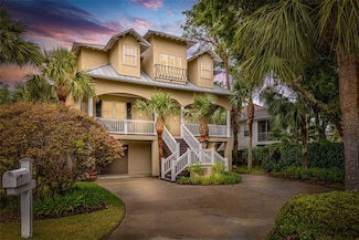 135 Compass Point Dr, Saint Simons Island, GA 31522