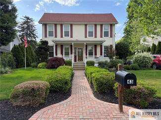 43 Railroad Ave, Helmetta, NJ 08828