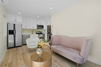 21703 Costanso St, Los Angeles, CA 91364