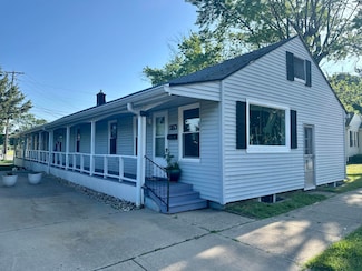 1805 Lakeshore Dr, Saint Joseph, MI 49085