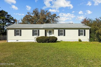 916 Hibbs Rd, Newport, NC 28570