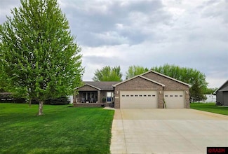 12991 Meadow Creek Dr, New Ulm, MN 56073