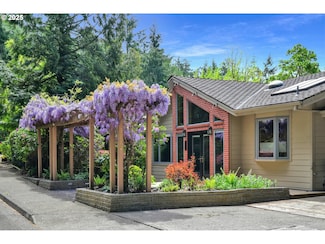 3758 Pine Canyon Dr, Eugene, OR 97405