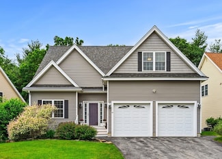 44 Steinbeck St, Tyngsboro, MA 01879