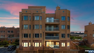 301 Livingston Ct, Edgewater, NJ 07020