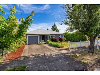 9135 SE Hawthorne Blvd, Portland, OR 97216