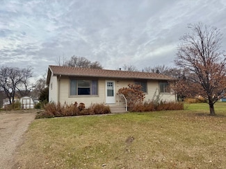 140 W 7th St, Redfield, SD 57469