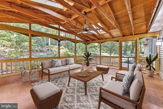 15125 Holleyside Dr, Dumfries, VA 22025