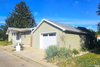 1102 N State St, Lincoln, IL 62656