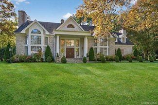 12 Donna Dr, Oyster Bay, NY 11771