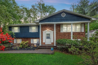 128 Renee Ln, Bardonia, NY 10954