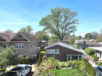 7336 N Kenneth Ave, Lincolnwood, IL 60712