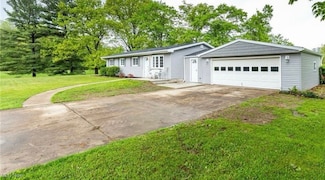 794 Robinhood Dr, Aurora, OH 44202