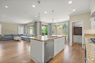 99 Hanging Garden, Irvine, CA 92620