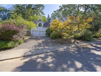 2703 Moon Mountain Dr, Eugene, OR 97403