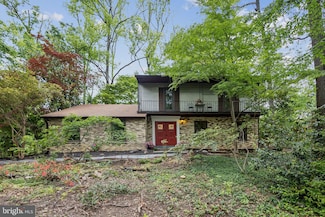 5936 River Dr, Lorton, VA 22079