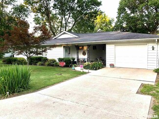 720 Sheridan Dr, Benton, IL 62812