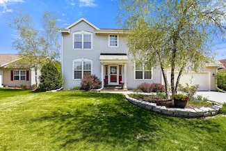 1210 Chesterwood Ln, Pewaukee, WI 53072