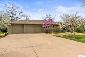 8739 Woolworth Ave, Omaha, NE 68124