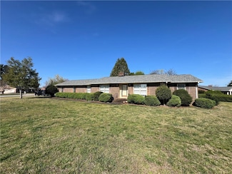 1105 Hanover Rd, Anderson, SC 29621